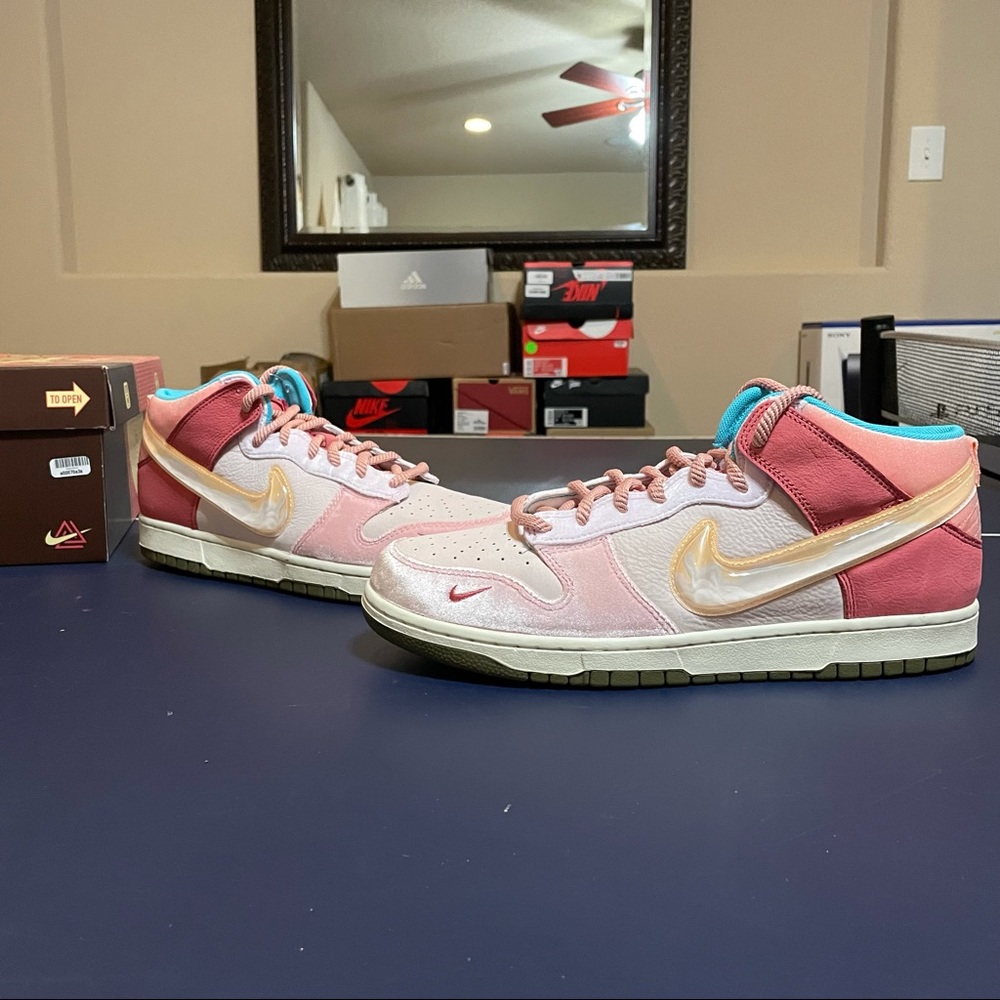 Nike dunk Social Status size 11.5